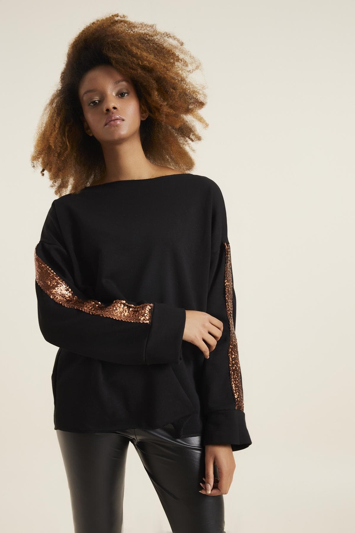 BAKIR KOL DETAY SİYAH SWEATSHIRT - 3