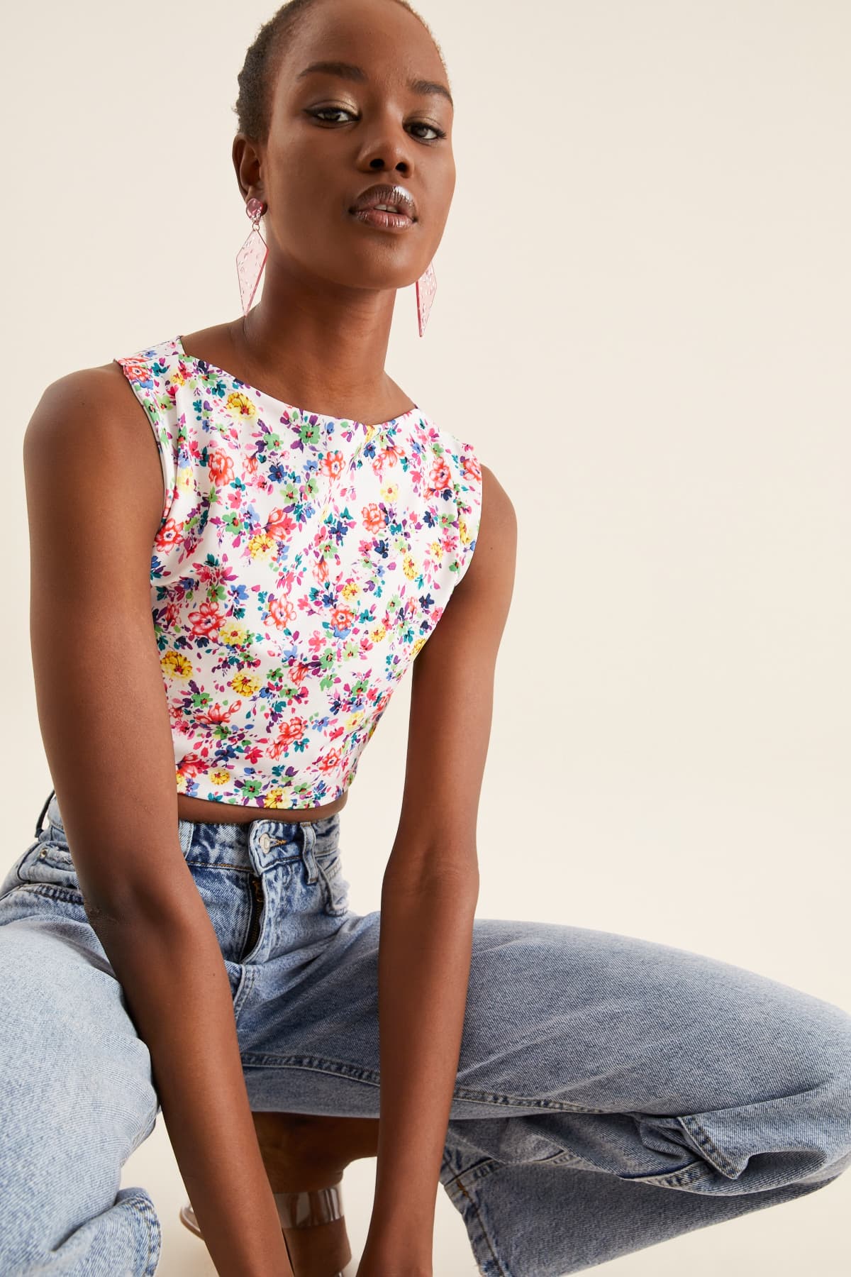 PEMBE ÇİÇEKLİ CROP BLUZ