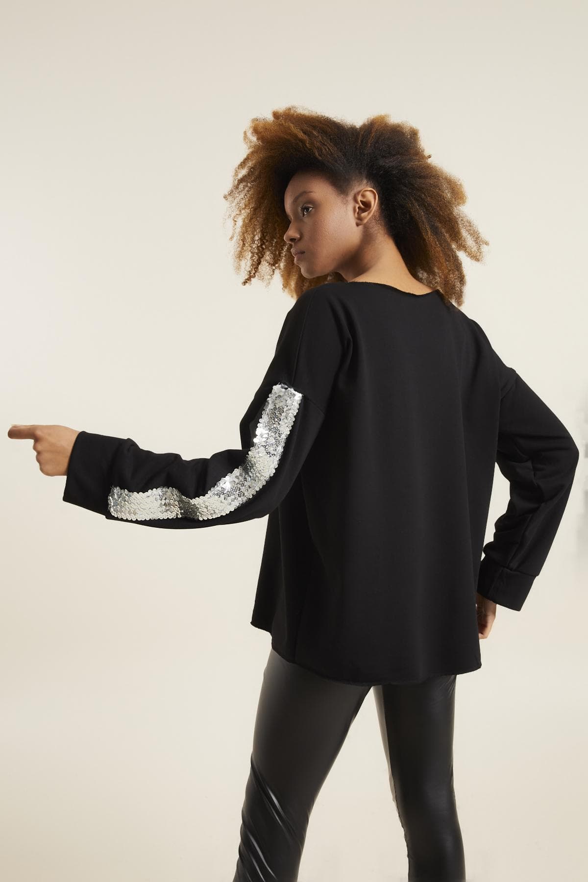 SİYAH LAME PAYET KOL DETAY SWEATSHIRT - 4