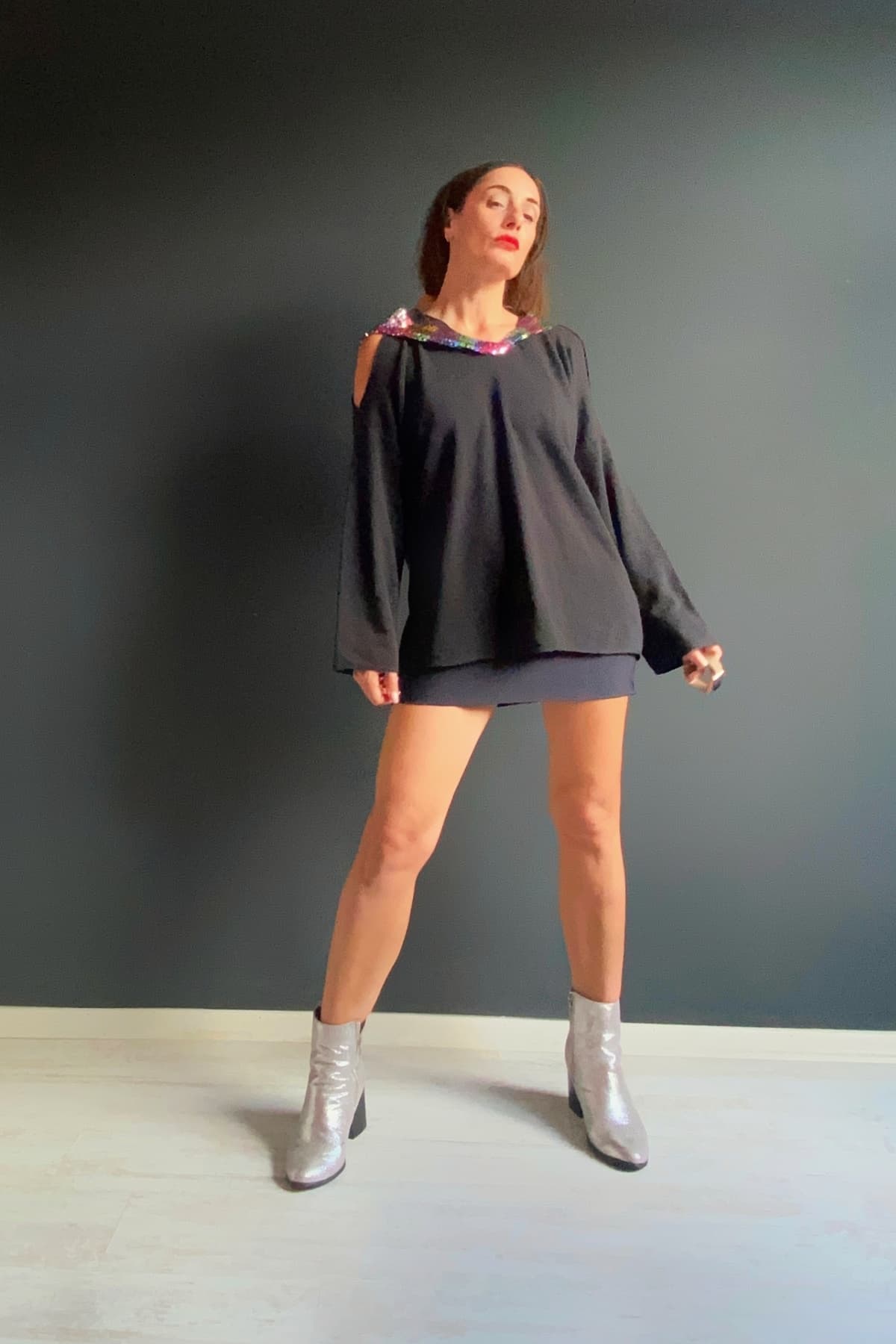 OMUZ DEKOLTELİ PAYET KAPŞONLU SWEATSHIRT  - 3