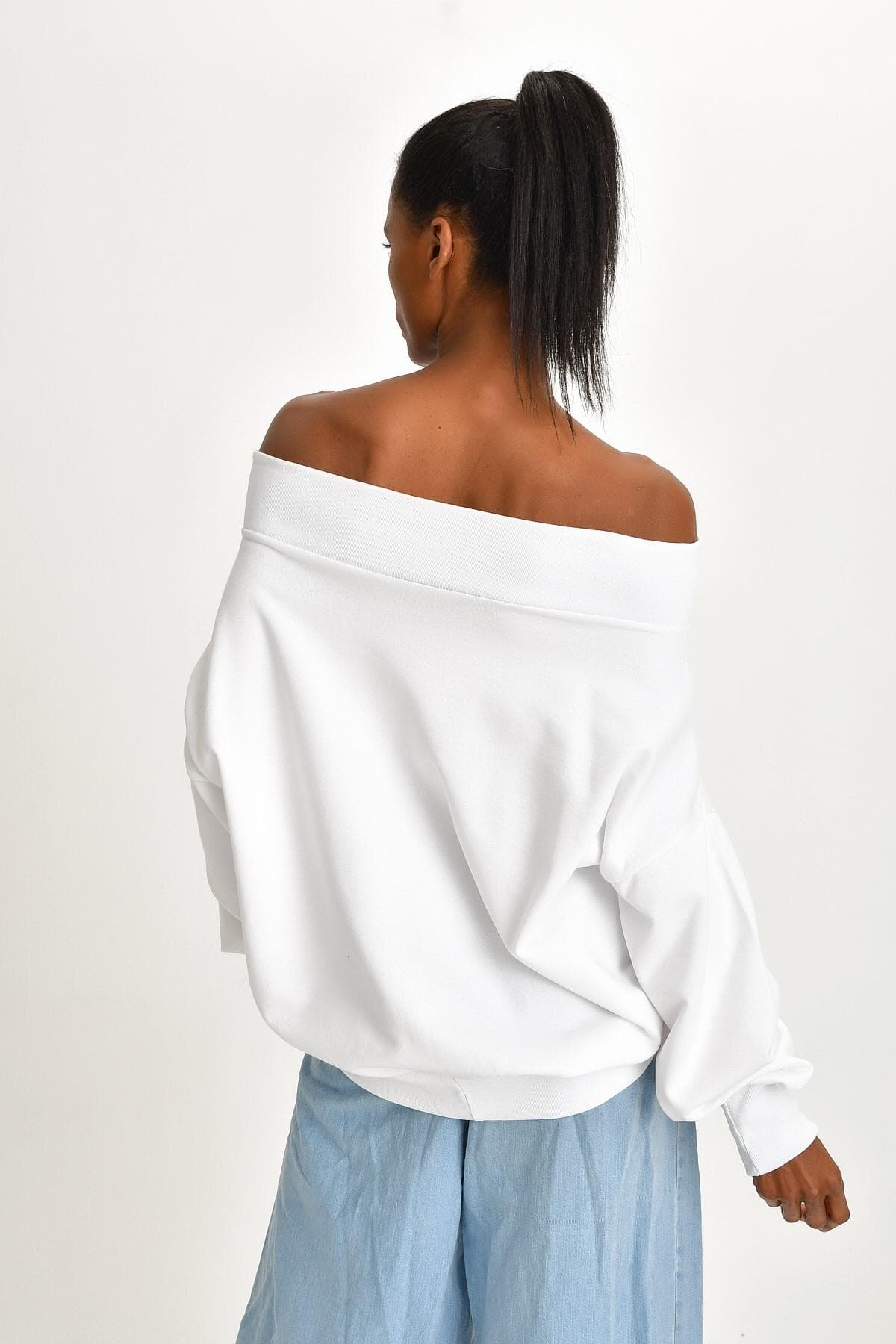 OMUZ DEKOLTELİ BEYAZ SWEATSHIRT - 5