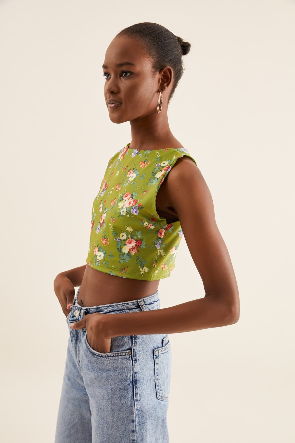 YEŞİL ÇİÇEKLİ CROP BLUZ - 2
