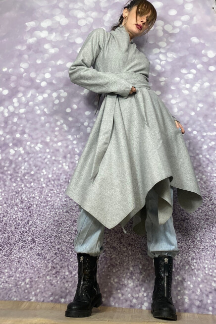 AÇIK GRİ ASİMETRİK KESİM KAŞE CEKET