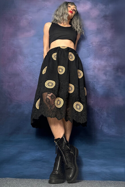 BEJ İŞLEMELİ DANTEL SİYAH ETEK