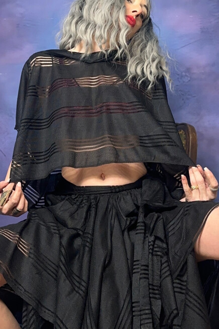 ÇİZGİLİ SİYAH GENİŞ KESİM KAPŞONLU BLUZ