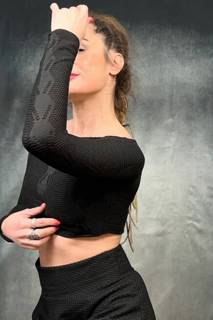 CROP KENDİNDEN DESENLİ BLUZ