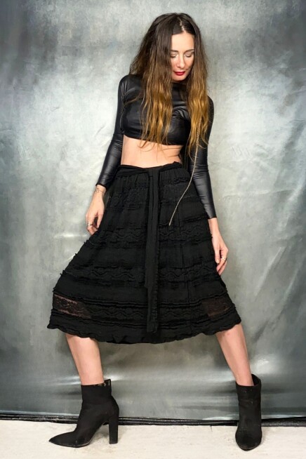 DANTEL DETAYLI DÖKÜMLÜ BELİ LASTİKLİ DİZALTI ETEK