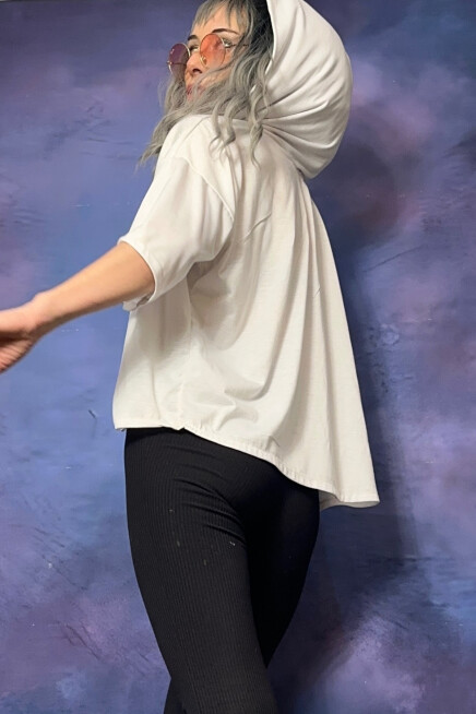 KAPŞONLU DÜŞÜK OMUZ BOL KESİM T-SHİRT