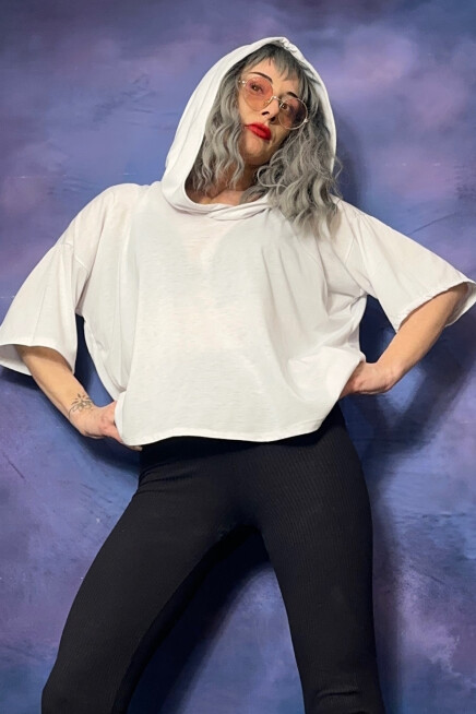 KAPŞONLU DÜŞÜK OMUZ BOL KESİM T-SHİRT