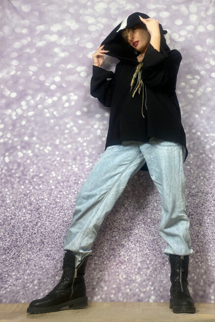 KAPŞONU BEYAZ ŞERİTLİ OVERSİZE SWEATSHİRT