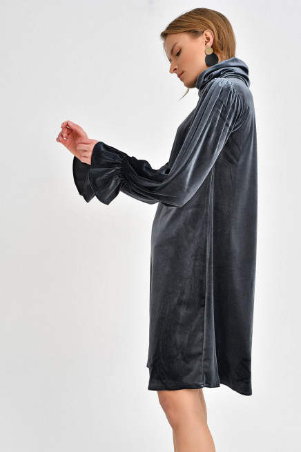 KOL DETAYLI KADİFE ELBİSE 