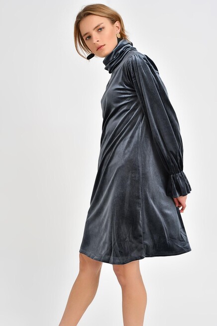 KOL DETAYLI KADİFE ELBİSE 