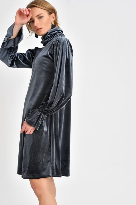 KOL DETAYLI KADİFE ELBİSE 