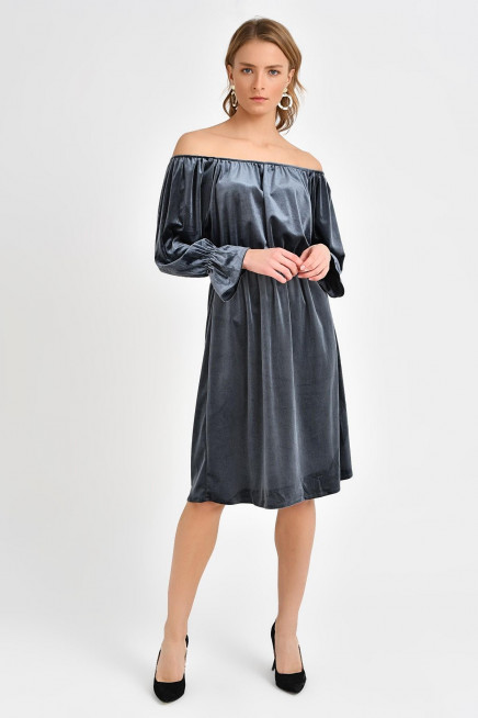 OMUZ DETAYLI KADİFE ELBİSE 