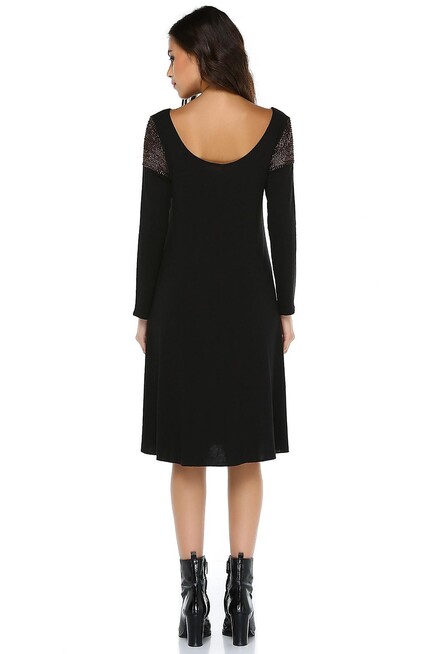 OMUZU ZIRH DETAY TRİKO ELBİSE  