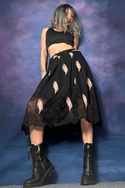 PEMBE TÜY İŞLEMELİ DANTEL ETEK