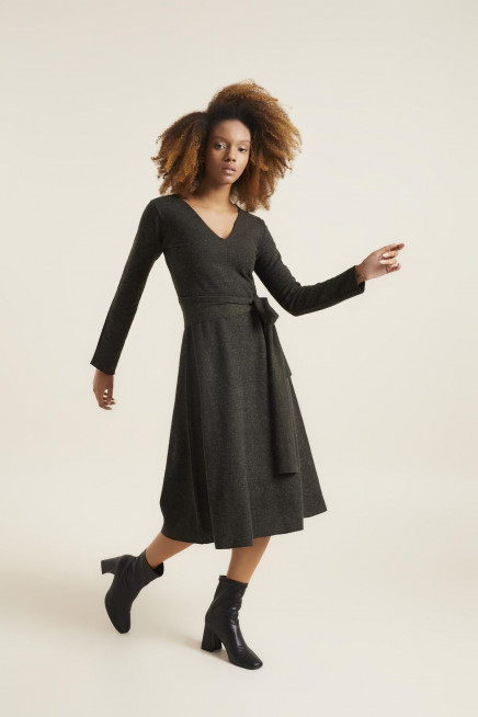 V YAKA ÖRME ELBİSE 