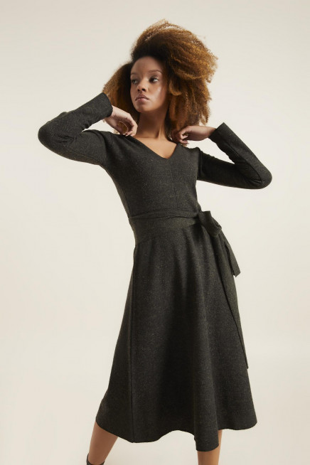 V YAKA ÖRME ELBİSE 