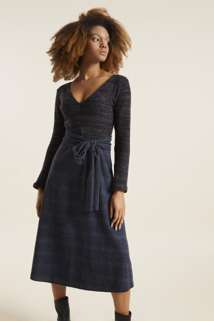 V YAKA ÖRME ELBİSE 