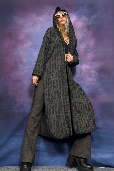 JAKARLI KUMAŞ KAPŞONLU UZUN HIRKA