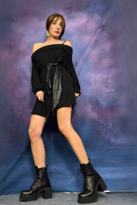 OMUZ DETAY TRİKO ELBİSE 