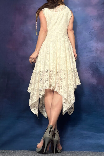 ASİMETRİK KESİM KOLSUZ DANTEL ELBİSE