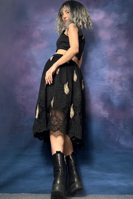 BEJ TÜY İŞLEMELİ SİYAH DANTEL ETEK