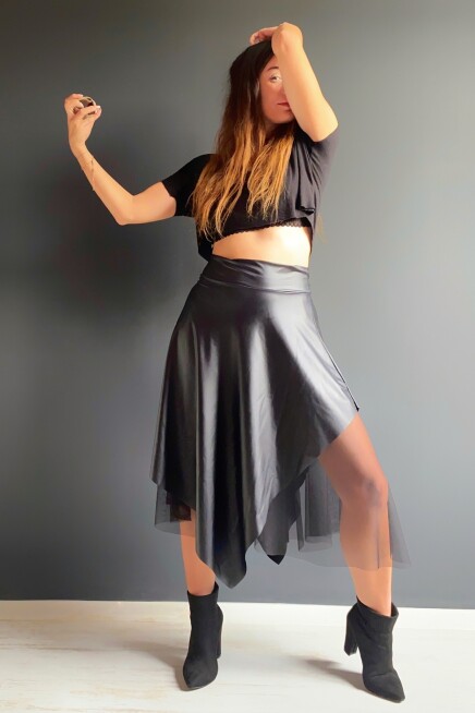 DERİ TÜL YIRTMAÇLI ASİMETRİK ETEK 