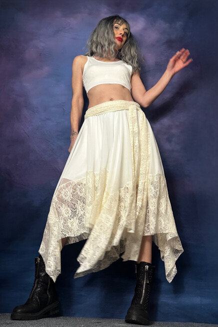 EKRU DANTEL DETAYLI TÜL ASİMETRİK ETEK