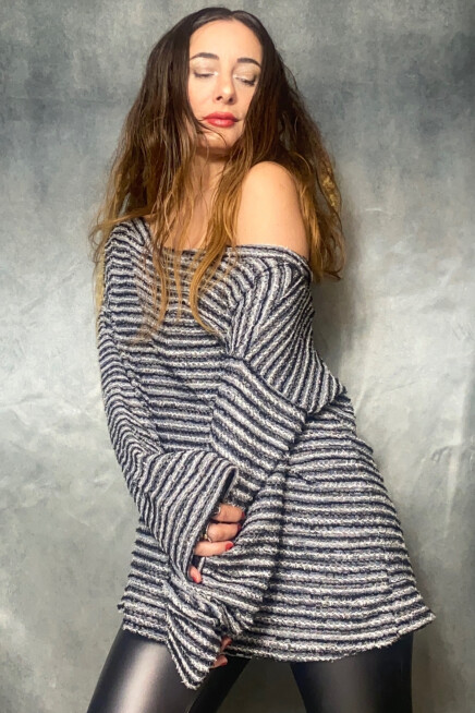 GENİŞ KESİM DÜŞÜK OMUZ DEKOLTELİ BUKLET TUNİK