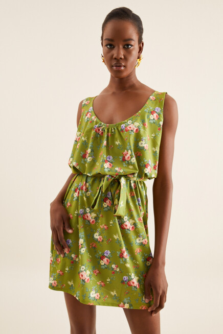 GENİŞ KESİM KEMERLİ ELBİSE 