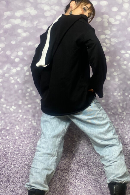 KAPŞONU BEYAZ ŞERİTLİ OVERSİZE SWEATSHİRT