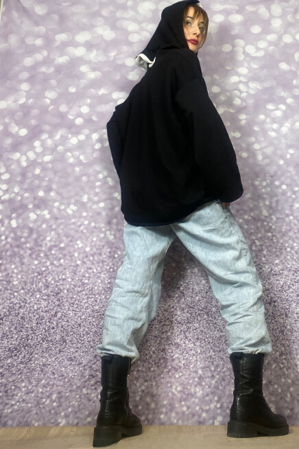 KAPŞONU BEYAZ ŞERİTLİ OVERSİZE SWEATSHİRT