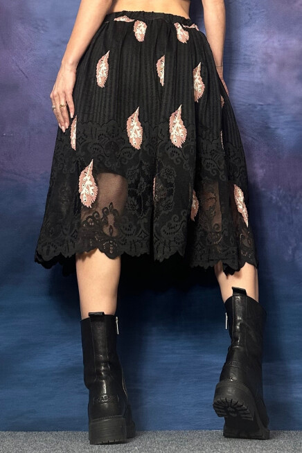 PEMBE TÜY İŞLEMELİ DANTEL ETEK