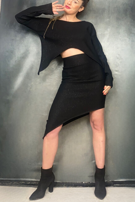 SİMLİ PIRILTILI ASİMETRİK KESİM CROP TRİKO BLUZ