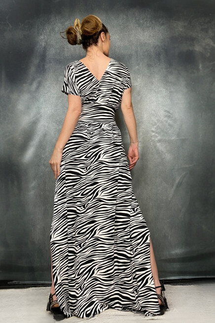 SİYAH DESENLİ YIRTMAÇLI UZUN MAXİ ELBİSE