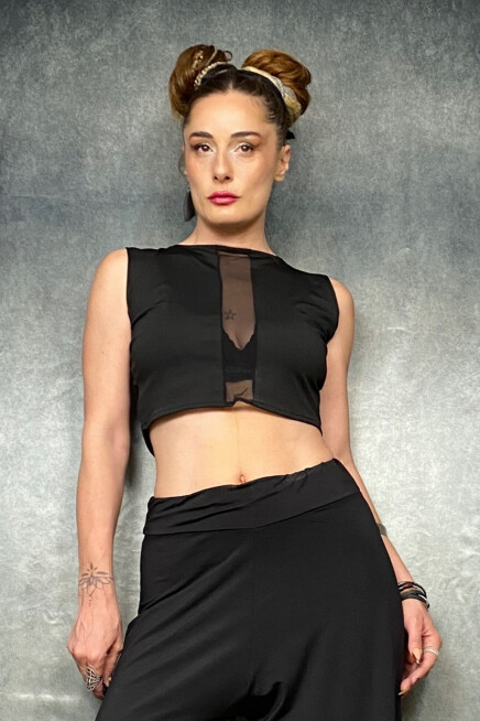 TÜL DETAYLI SİYAH JARSE CROP BLUZ