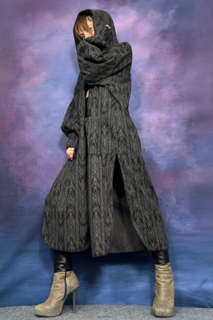 JAKARLI KUMAŞ CEPLİ KAPŞONLU HIRKA