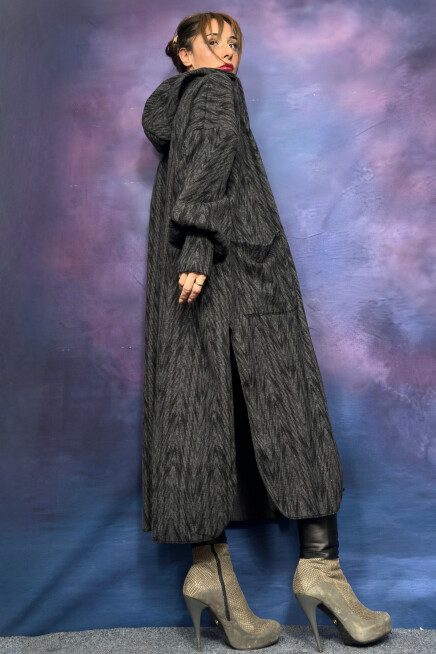 JAKARLI KUMAŞ CEPLİ KAPŞONLU HIRKA