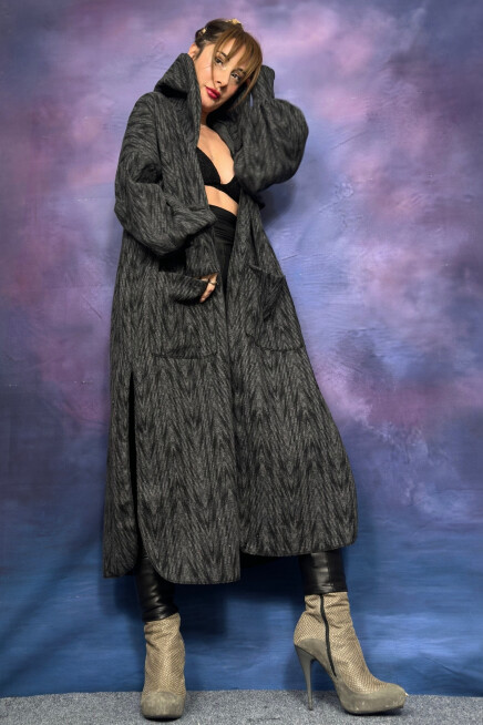 JAKARLI KUMAŞ CEPLİ KAPŞONLU HIRKA