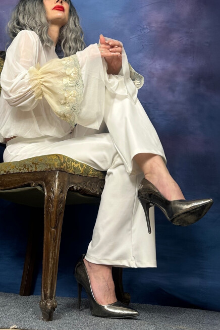 KOLU DANTEL DETAYLI EKRU TÜL BLUZ